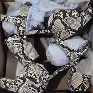 Amazon Essentials Snakeskin Platform Heels